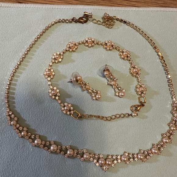 Necklace and Bracelet set - Picture 1 of 3